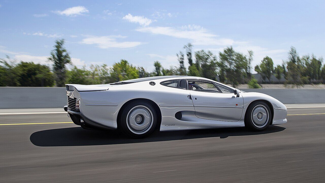 Jaguar XJ220