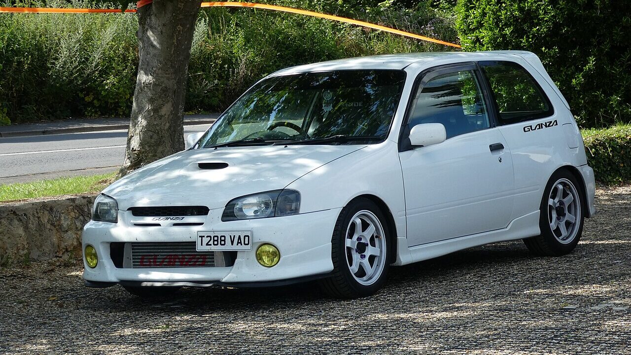 Toyota Starlet Glanza V