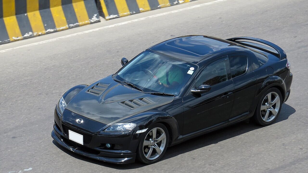 Mazda RX-8.