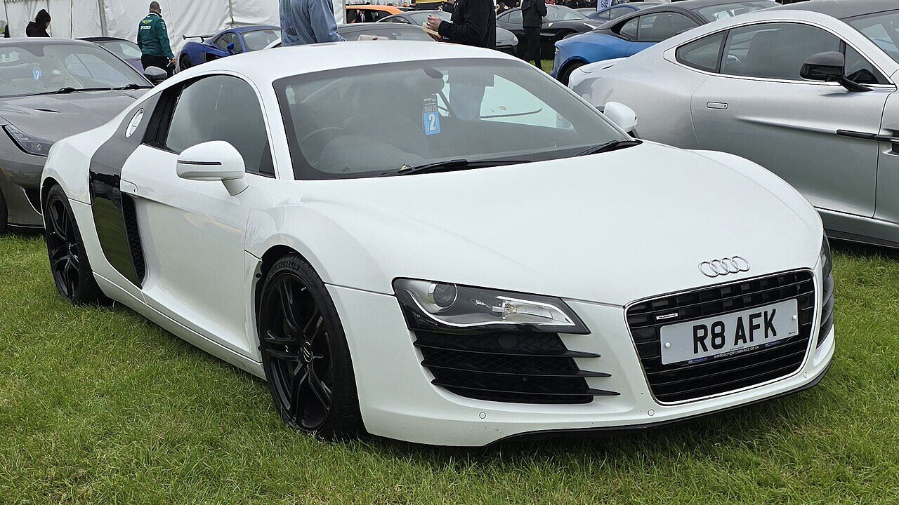 Audi R8 V8